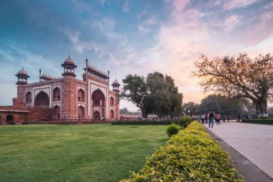 Overnight Trip to Taj Mahal from Delhi